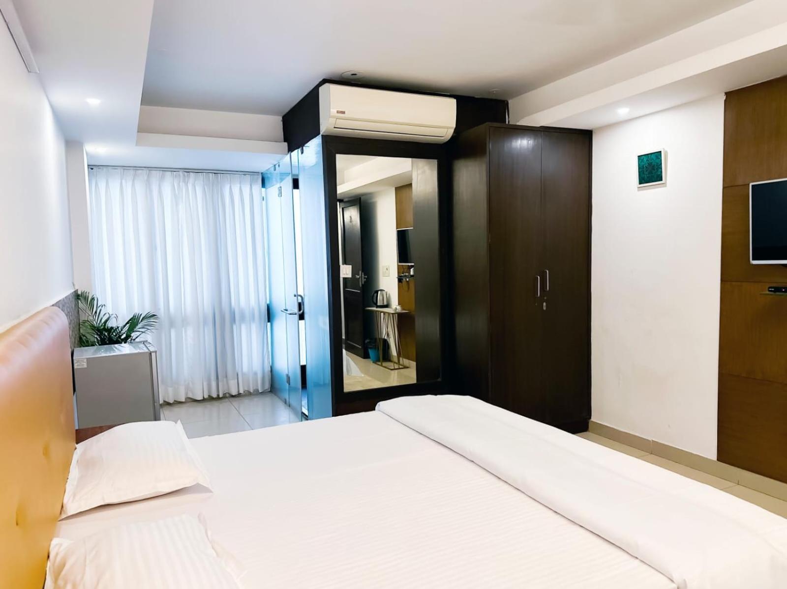Hotel Blueberry นิวเดลี ภายนอก รูปภาพ