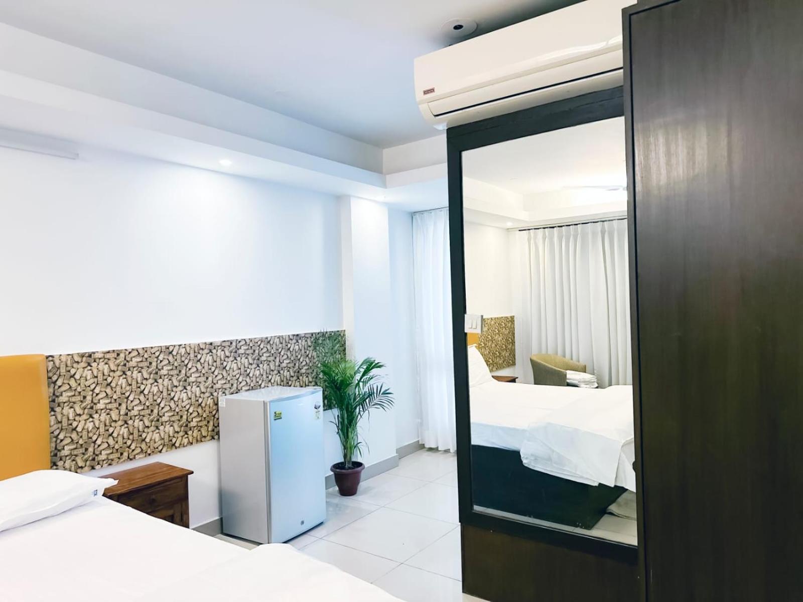 Hotel Blueberry นิวเดลี ภายนอก รูปภาพ