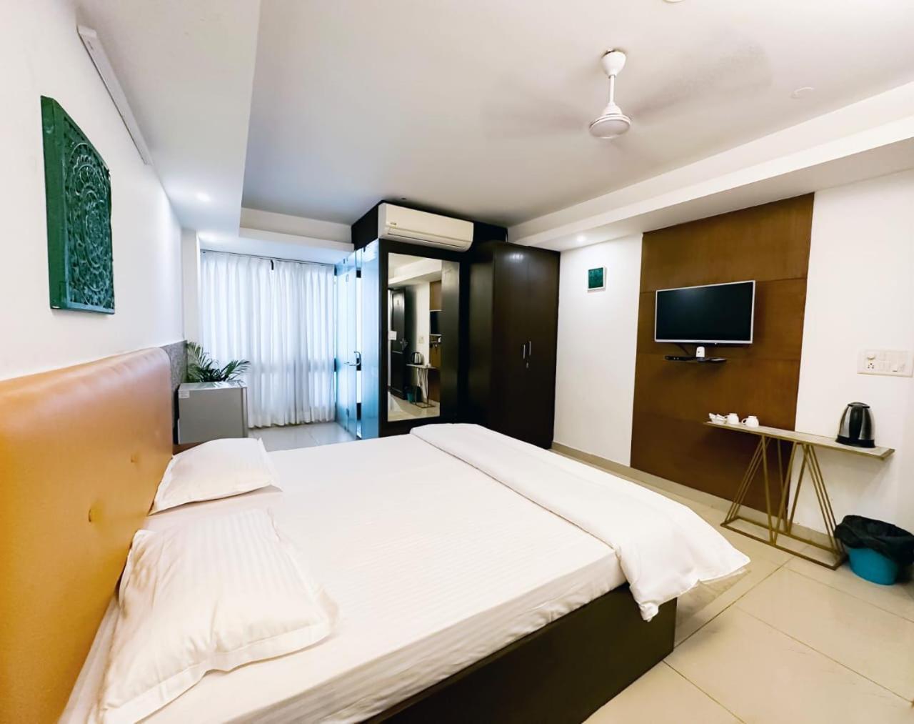 Hotel Blueberry นิวเดลี ภายนอก รูปภาพ