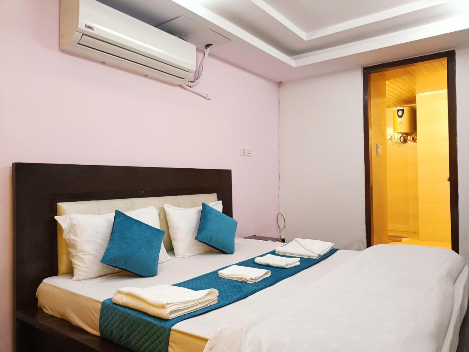 Hotel Blueberry นิวเดลี ภายนอก รูปภาพ